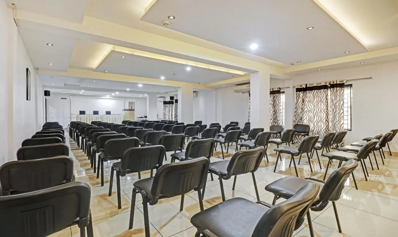 Kizhake Chālakudi Treebo Symphony Hotels And Resorts Angamally 3*, Kizhake Chālakudi